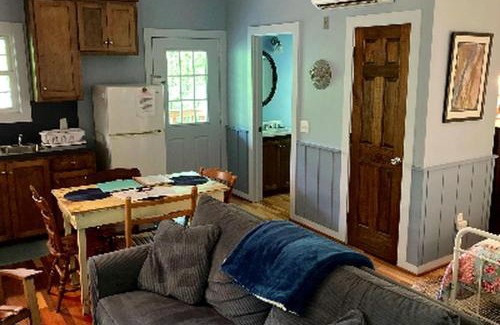 Elkin House | Family-Friendly Cabin with Private Hot Tub near Charlotte, North Carolina