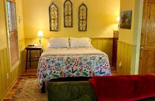 Elkin House | Family-Friendly Cabin with Private Hot Tub near Charlotte, North Carolina