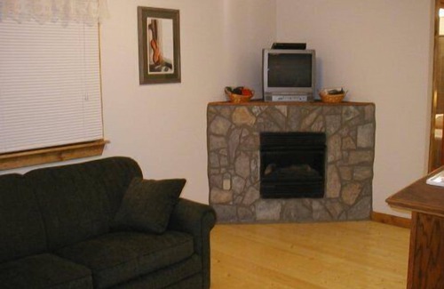 Old Town Cabin | Family friendly cabins near Galax, VA & the Blue Ridge Music Center