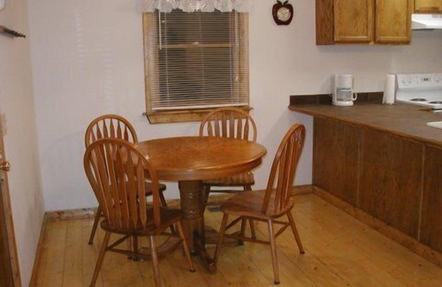 Old Town Cabin | Family-friendly cabins near Galax, Va & The Blue Ridge Music Center