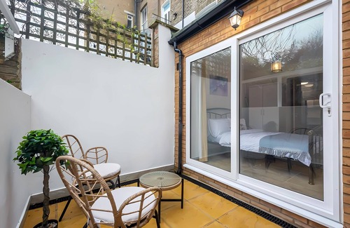Haverstock Apartment | Family Friendly, Camden Town basement Apartment - 10mins from Camden Market