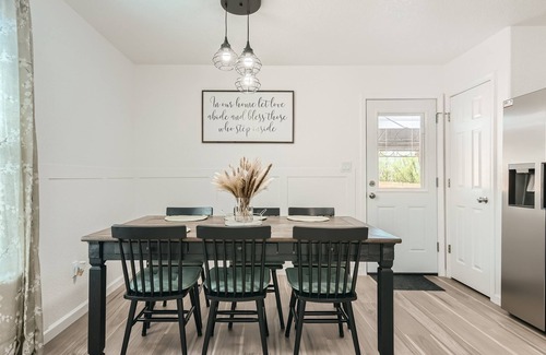 San Antonio House | Family friendly & clean near Downtown, Lackland BMT, Sea World, and Six Flags