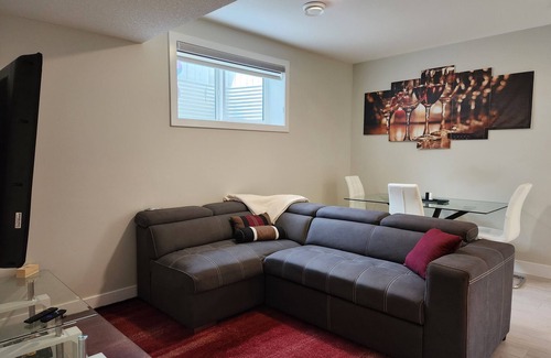 Southwest Edmonton House | Family-friendly, clean & affordable 2-BR basement suite close to YEG airport.