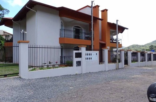 Porto Belo Apartment | Family friendly, close to the beach.