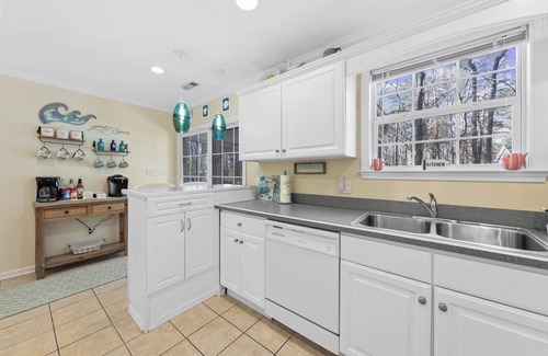 Ocean Pines House | Family friendly close to OC, pool access