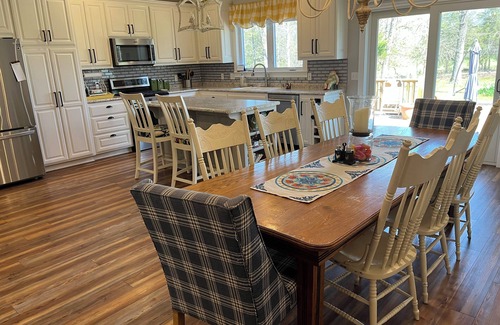 Cassville House | Family-friendly close to SDC, Branson, Eureka Springs, Table Rock, Roaring River