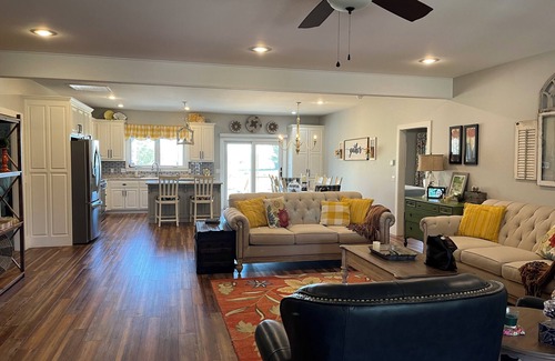 Cassville House | Family-friendly close to SDC, Branson, Eureka Springs, Table Rock, Roaring River