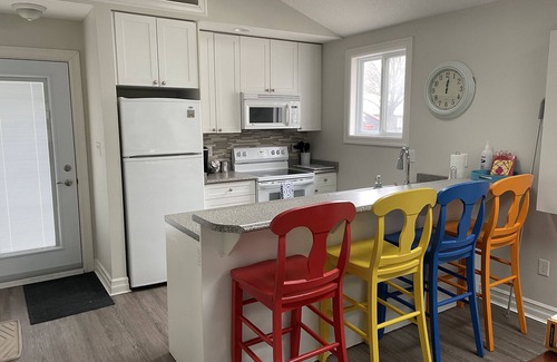 Port Stanley Cottage | Family friendly cottage - 4 minute walk to main beach!