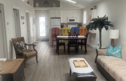 Port Stanley Cottage | Family friendly cottage - 4 minute walk to main beach!