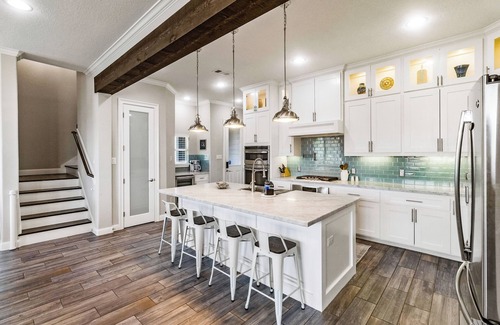 El Lago House | Family friendly Coastal Getaway w/pool. 5 Minutes to Kemah Boardwalk!