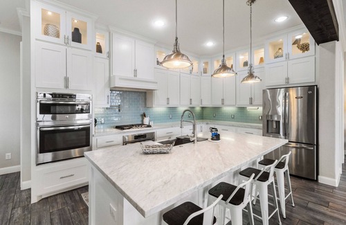 El Lago House | Family friendly Coastal Getaway w/pool. 5 Minutes to Kemah Boardwalk!