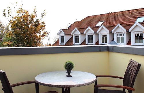 Alt Gaarz Villa | Family-friendly comfort apartment, 100m to the Baltic Sea beach, beautiful lagoon view