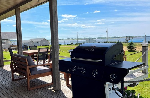 Darnley Cottage | Family friendly cottage with water view- Minutes from Thunder Cove Beach