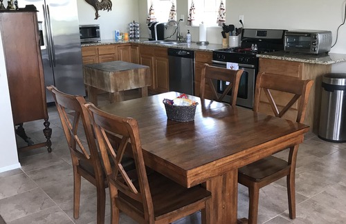 Bellville House | Family Friendly, Country Guest House With Full Kitchen, 6 miles from Bellville
