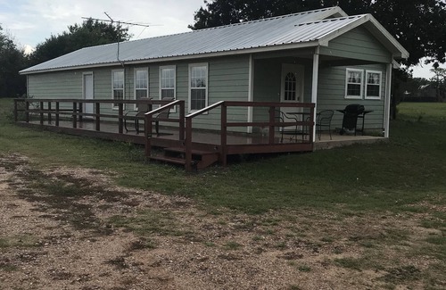 Bellville House | Family Friendly, Country Guest House With Full Kitchen, 6 miles from Bellville
