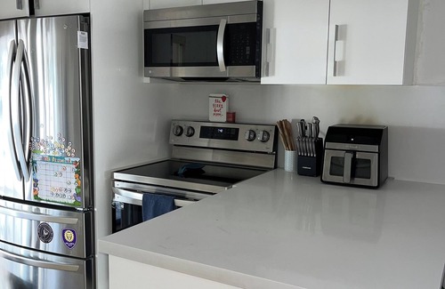 Kendall West House | Family Friendly Cozy apartment with backyard