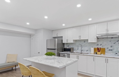 Durham Region Apartment | Family Friendly | Cozy | HOT TUB | Near UOIT