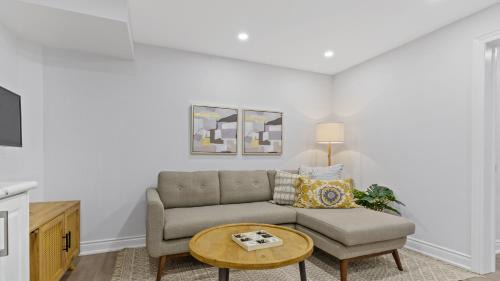 Durham Region Apartment | Family Friendly - Cozy - HOT TUB - Near UOIT