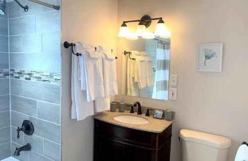 Berkley House | Family Friendly & Cozy Two Bedroom Denver