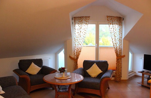 Alt Gaarz Villa | Family-friendly comfort apartment, 100 m to the Baltic Sea beach, with lagoon view
