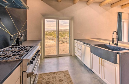Arroyo Hondo House | Family-Friendly Desert Home ~ 10 Mi to Taos!
