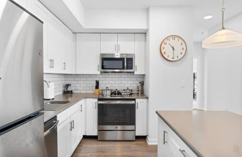 Hackensack River Waterfront Apartment | Family Friendly Deluxe 2 Bedroom Condo Only 25 mins to Soho