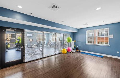 Hackensack River Waterfront Apartment | Family Friendly Deluxe 2 Bedroom Condo Only 25 mins to Soho