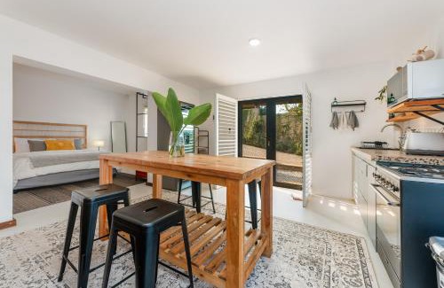 Umhlali Beach Apartment | Family Friendly Downstairs Room, Close to Beach