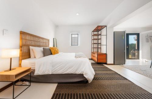 Umhlali Beach Apartment | Family Friendly Downstairs Room, Close to Beach