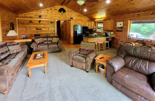 Ellicottville Cabin | Family Friendly Ellicottville Cabin - Hot Tub & Fireplace Near Skiing and Tubing