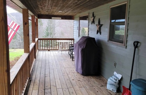 Ellicottville Cabin | Family Friendly Ellicottville Cabin - Hot Tub & Fireplace Near Skiing and Tubing