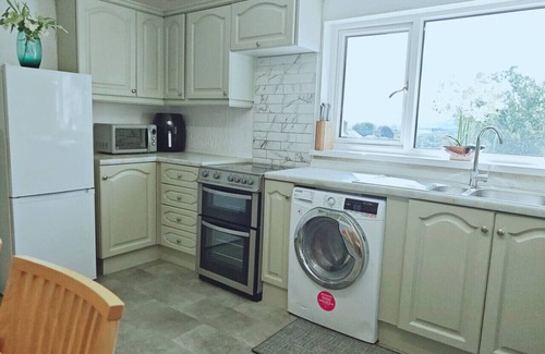 Baglan House | Family-friendly escape near beach and countryside