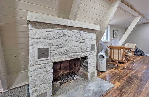 Eucha Cabin | Family-Friendly Eucha Cabin: Lakefront Views!