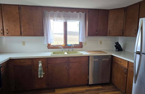 Melmore Other | Family-friendly farmhouse property, rural setting, 10 minutes from Tiffin, OH.