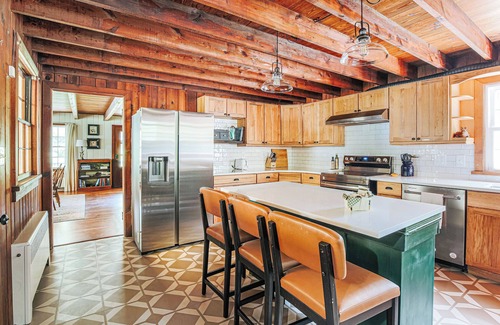 Luray House | Family Friendly Farmhouse on FENCED 16 Acres with Trails