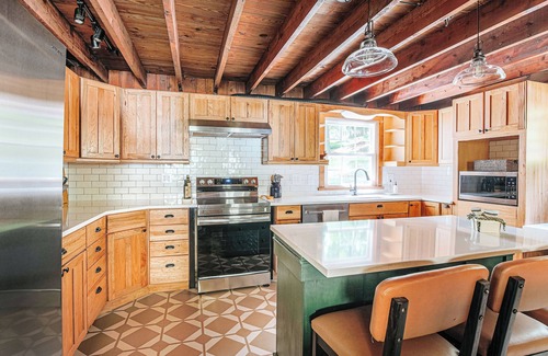 Luray House | Family Friendly Farmhouse on FENCED 16 Acres with Trails
