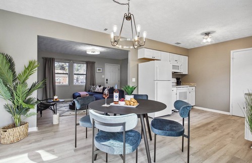 Savannah House | Family Friendly* Firepit * Dogs OK * Fenced Yard * 3BR/1.5BA Home