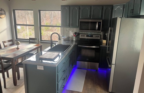 Penhook House | Family-Friendly Floating Tree House Near Smith Mountain Lake – Serene & Cozy