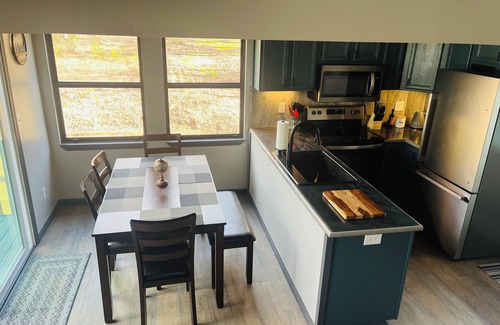 Penhook House | Family-Friendly Floating Tree House Near Smith Mountain Lake – Serene & Cozy