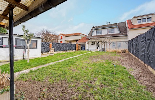 Juvisy-sur-Orge House | Family-friendly vacation home in the southern suburbs of Paris.