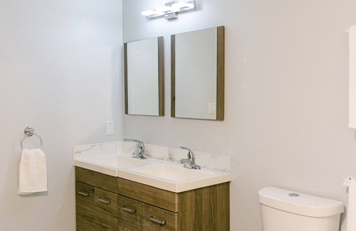 North Saanich House | Family friendly guest suite in Deep Cove