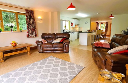 Woolland Cottage | Family Friendly, Hot Tub, Cottage Stay – Plumtree at The Victorian Barn Dorset