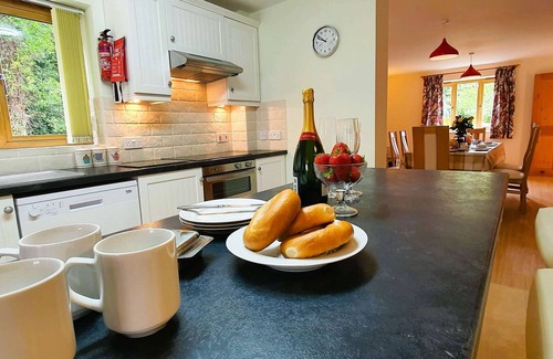 Woolland Cottage | Family Friendly, Hot Tub, Cottage Stay – Plumtree at The Victorian Barn Dorset