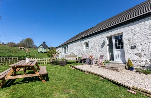 Bridge of Weir Cottage | Family friendly country barn cottage on rural farm surrounded by rolling hills