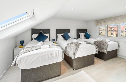 Clapton House | Family-Friendly Oasis: 6BR Home w/Gym and Garden