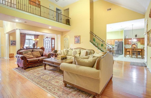 Lakes of Forest Hill House | Family-Friendly Gem with Home Office in Memphis