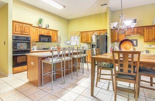 Lakes of Forest Hill House | Family-Friendly Gem w/Home Office in Memphis