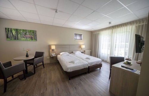Beekbergen-West House | Family-Friendly Getaway Close to Wildlife Parks and Playgrounds! Onsite Dining!