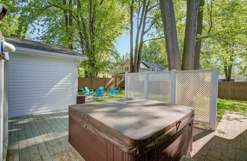 Crystal Beach House | Family friendly Getaway- Steps to the beach!