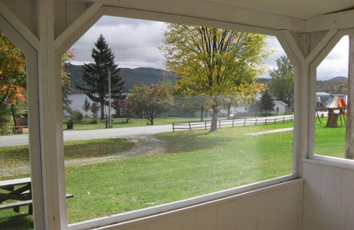Salisbury Cottage | Family friendly getaway on Lake Dunmore